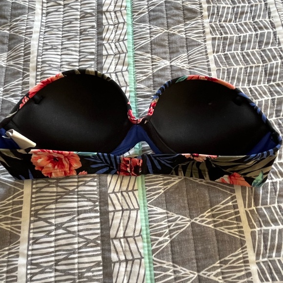 Hollister Strapless Bikini Top - Picture 3 of 3